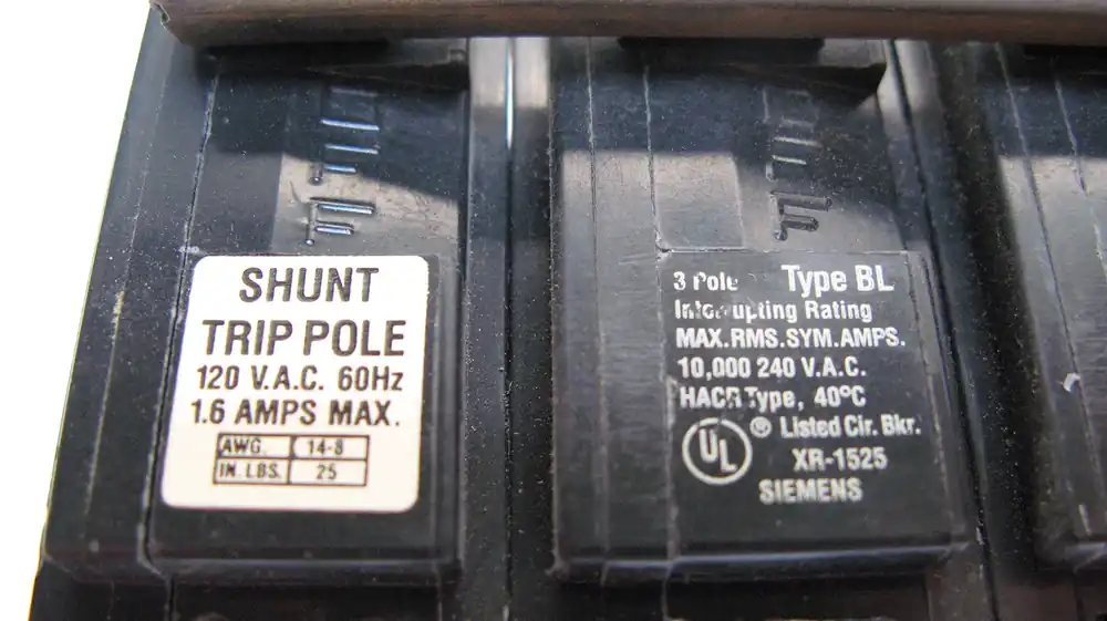 Siemens B34000S01 3-Pole 40 Amp 240 Volt 10 K Circuit Breaker with 120 Volt Shunt