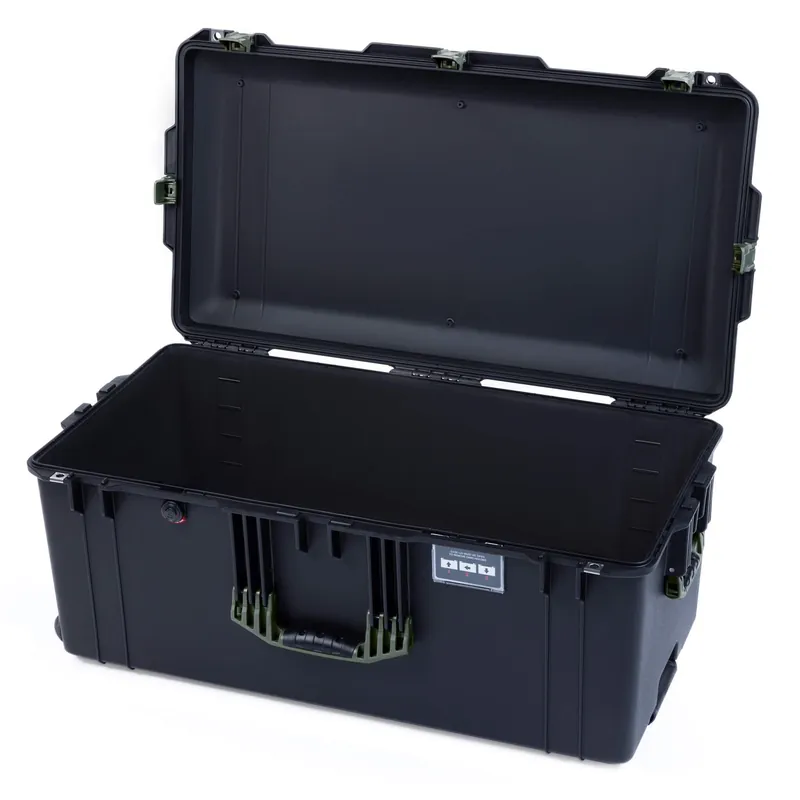 Pelican 016460-0000-110 Air Case 3.95 Ft
35.29 In L X 19 In W X 15.08 In D With Foam