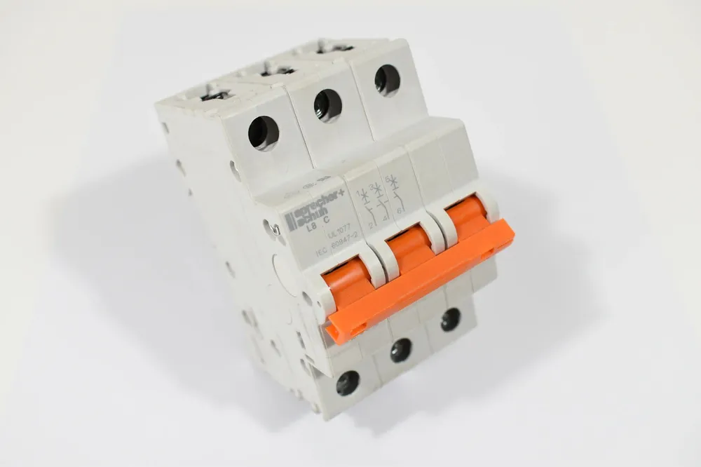 Sprecher & Schuh L8-20/3/C Circuit Breaker 20A 3-Pole